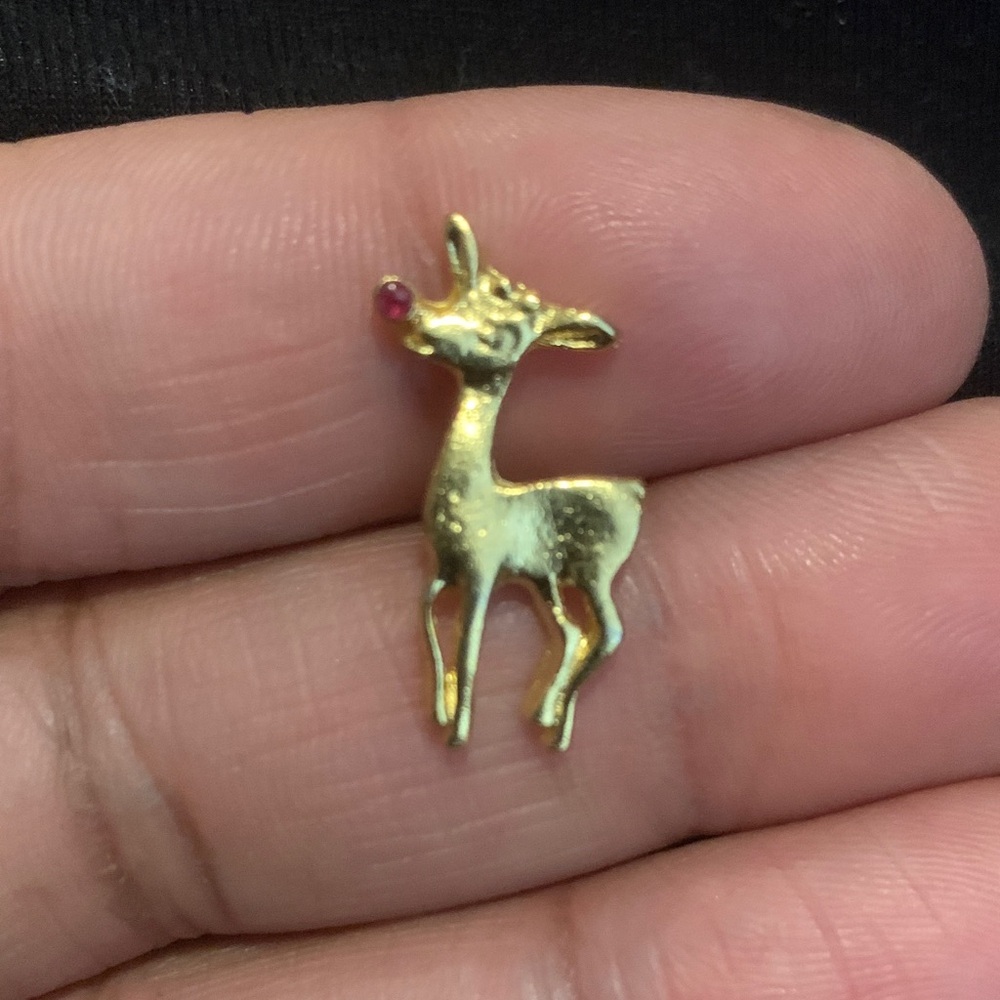 Rudolph The Red Nose Reindeer Pin unisex